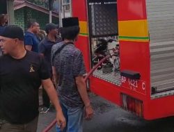 Damkar Batam Cepat Bantu Warga Kampung Melayu: Air Mati Saat Mandikan Jenazah, Satu Unit Mobil Langsung Diturunkan