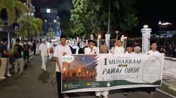 Ratusan Pelajar dan Ibu Majelis Taklim Masjid Agung AL Hikmah Pawai Obor Memperingati 1 Muhaharram 1448 Hijriah 
