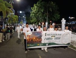 Ratusan Pelajar dan Ibu Majelis Taklim Masjid Agung AL Hikmah Pawai Obor Memperingati 1 Muhaharram 1448 Hijriah 