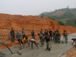 Minggu yang Penuh Keringat, Satgas TMMD 130 dan Warga Tak Berhenti Mengejar Pengecoran Jalan