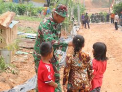 Senyum Ceria Anak-anak Mangsang Maju Lunturkan Lelah Satgas TMMD 130