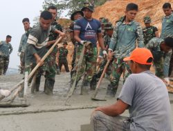 Di Balik Jalan Beton Mangsang, Ada Keringat dan Kebersamaan TNI Bersama Warga