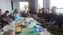 Tak Ada Sekat antara Prajurit dan Rakyat, Makan Bersama Satgas TMMD ke-130 Hadirkan Kehangatan Keluarga